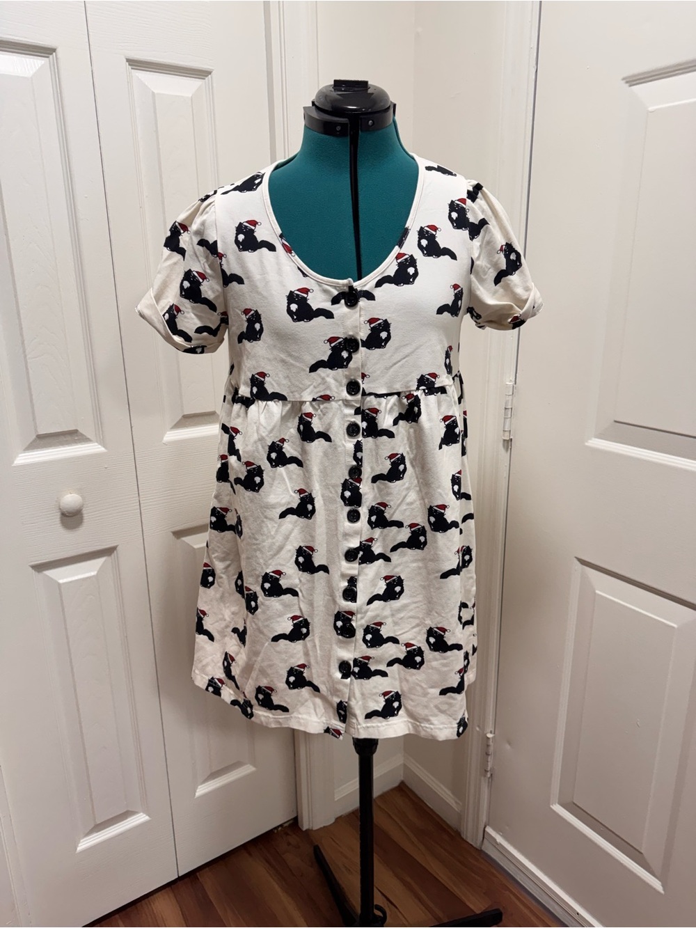 Short-Sleeve Cream Button-Front Dress with Black Santa Cat Print